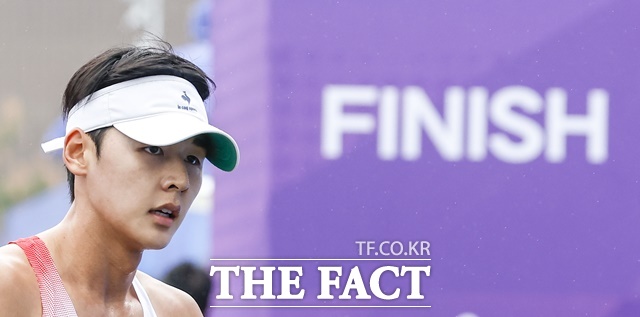 전웅태 선수가 24일 중국 항저우 푸양 인후 스포츠센터에서 열린 대회 근대5종 남자 개인전에서 금메달을 목에 걸면서, 아시안게임 개인전 2연패를 달성했다. /뉴시스