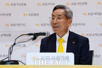  9년간 노란 넥타이 '일편단심'…KB '리딩' 이끈 윤종규 회장, 마지막 메시지는?