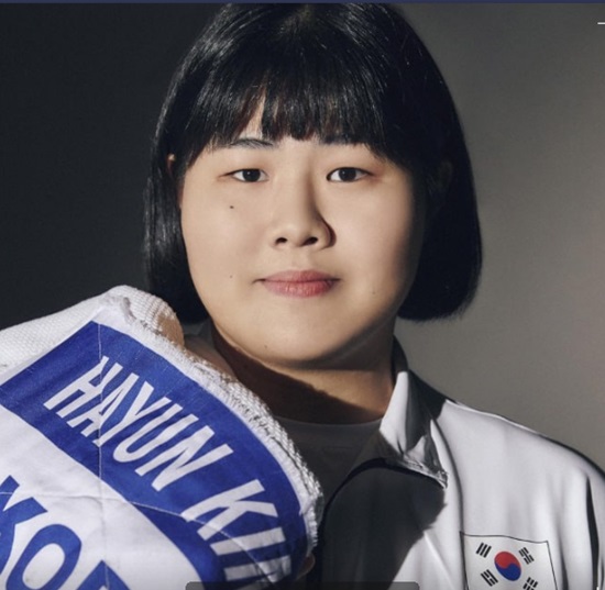 김하윤은 26일 중국 항저우 샤오산 린푸체육관에서 열린 항저우 아시안게임 유도 여자 78kg이상급 결승전에서 쉬스옌(중국)을 꺾고 금메달을 확보했다. /네이버 프로필