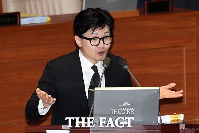 한동훈 법무부장관이 27일 이재명 더불어민주당 대표의 구속영장 기각에 대해 죄가 없다는 건 아니다라는 입장을 밝혔다./남용희 기자