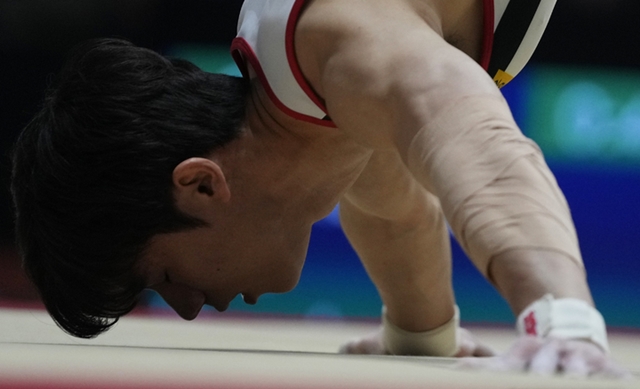 한국 남자 체조의 간판 김한솔이 2022 항저우 아시안게임 기계체조 남자 마루운동에서 금메달을 획득했다. /뉴시스