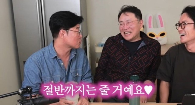 나영석 PD(왼쪽)가 이우정 작가를 향한 무한 애정을 드러내며 재산을 달라면 절반까지 줄 것이라고 말했다. /채널 십오야 캡처