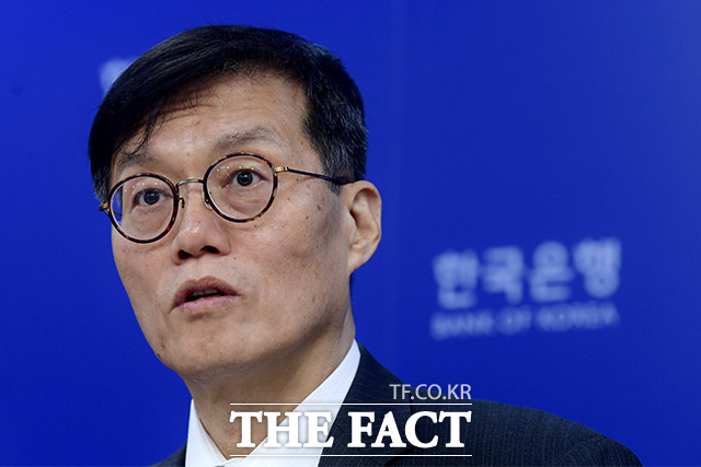 이창용 한국은행 총재가 고금리 장기화에 대해 우려하며 한은의 유동성 공급 역할에 대해 강조했다. /더팩트 DB