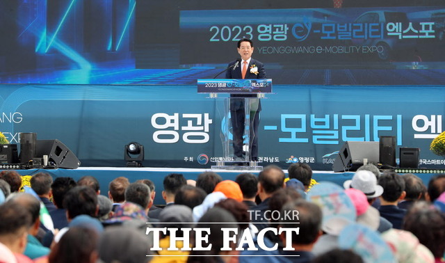 김영록 전남지사가 영광 e-모빌리티 엑스포 개막식에서 환영사를 하고 있다./무안=홍정열 기자
