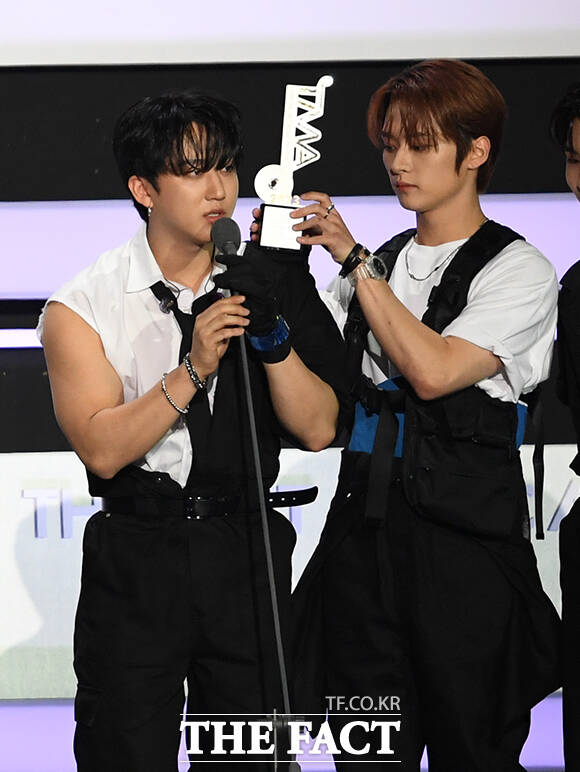 최고의 4세대 아이돌에게 수여하는 포스타상을 수상한 그룹 스트레이 키즈의 창빈이 수상 소감을 말하고 있다. /인천남동체육관=임영무 기자