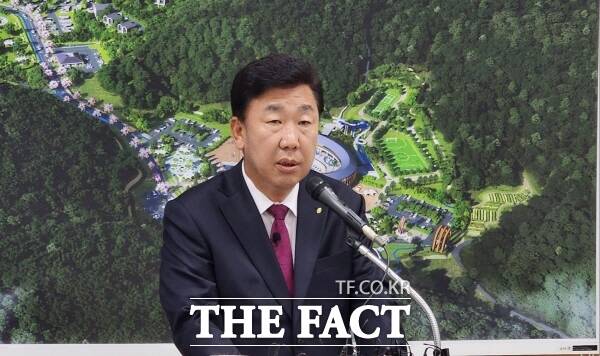 이범석 청주시장이 11일 오후 언론 브리핑을 통해 1000억원 규모의 캠핑랜드 민간투자 유치에 대해 설명하고 있다. /청주=이주현 기자