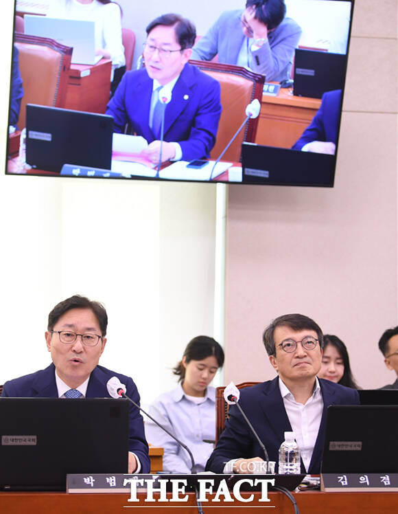 박 의원은 국외 출장 이후 경기 정산 등 행정 절차에 대해서 저는 관여한 바 없고 잘 알고 있지 않다고 말했다.