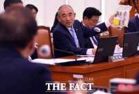  인터넷 직구한 후쿠시마 수산물 공개하는 윤준병 의원 [TF사진관]