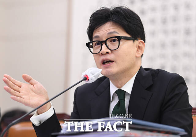 서울 수서경찰서는 한동훈 법무부 장관의 집 앞에 흉기를 두고 간 40대 남성을 체포했다. 사진은 한동훈 법무부 장관의 모습. /이새롬 기자