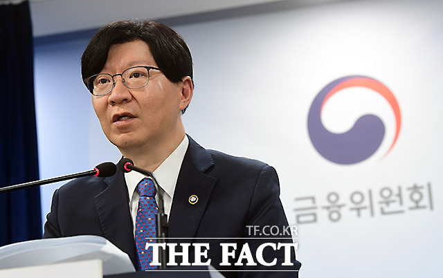 금융위원회는 ESG 금융 추진단 제3차 회의에서 상장사의 ESG(환경·사회·지배구조) 의무 공시 도입 시점을 2026년 이후로 1년 연기한다고 16일 밝혔다. 사진은 김소영 금융위원회 부위원장. /임영무 기자