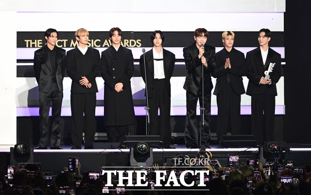그룹 라이즈가 10일 인천 남동체육관에서 열린 2023 더팩트 뮤직 어워즈에서 넥스트 리더상을 받고 수상 소감을 밝혔다. /이동률 기자