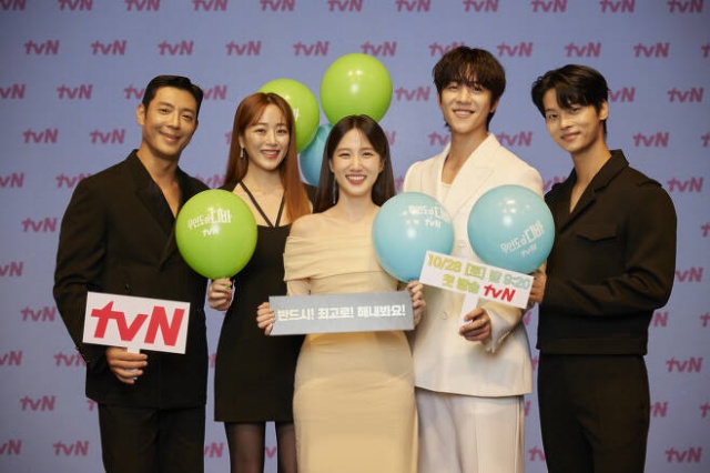 배우 김주헌 김효진 박은빈 채종협 차학연(왼쪽부터 차례대로)이 tvN 새 토일드라마 무인도의 디바로 호흡을 맞춘다. /tvN