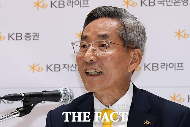 윤종규 KB금융그룹 회장이 23일 국회 정무위원회에 해외IR 일정 등을 이유로 국정감사 증인 불출석 사유서를 제출했다. /서예원 인턴기자