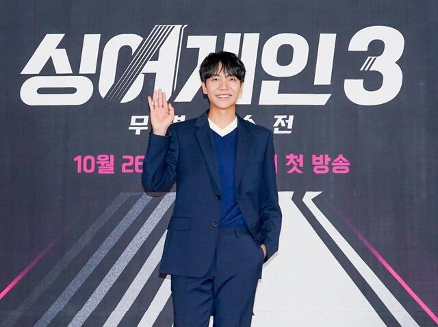 가수 이승기가 26일 서울 마포구 상암동 중소기업DMC타워에서 진행한 JTBC 예능프로그램 싱어게인 시즌3-무명가수전 제작발표회에 참여했다. /JTBC