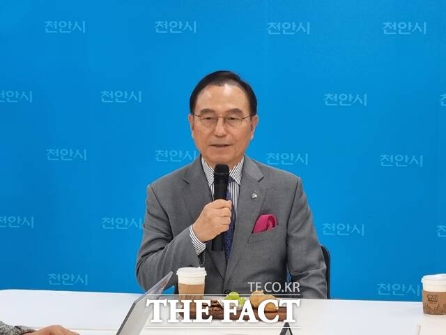 박상돈 천안시장이 유럽 시장 개척과 외자유치 확대를 위해 유럽 출장일정을 소화한다고 28일 밝혔다. / 천안=김경동 기자