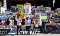  '세계비건의 날' 구호 외치는 참가자들 [포토]