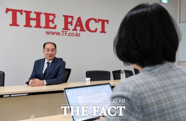 박순혁 작가는 이복현 금융감독원장이 최현만 미래에셋증권 회장과만 두 차례 해외순방에 나선 것에 대해서도 의혹을 제기했다./임영무 기자