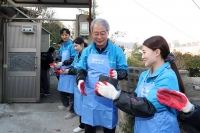  우리금융, 에너지 취약계층에 연탄 12만 장 지원