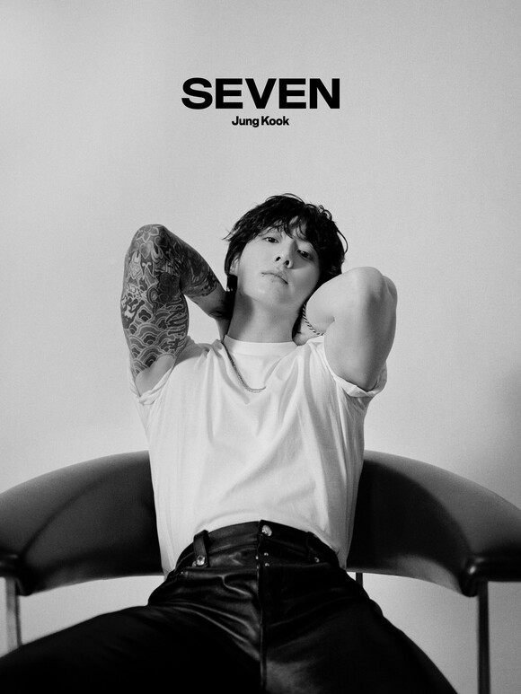 정국은 지난 7월과 9월 공개한 싱글 Seven 3D로 해외 주요 차트에서 K팝 솔로 아티스트 최초의 기록들을 쓰고 있다. 앨범 발매와 함께 새로운 성과들을 남길 전망이다. /빅히트 뮤직