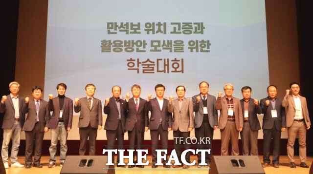 학술대회는 이학수 정읍시장과 재단 관계자, 동학농민혁명 연구자, 동학참여자 유족 등 약 100여명이 참석한 가운데 연구자들의 발표와 종합토론 순으로 진행됐다. / 정읍시