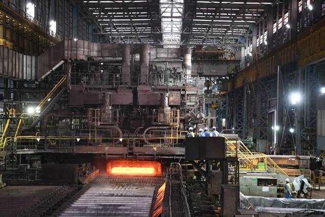 철강업계와 조선업계가 하반기 조선용 후판 가격 협상에서 5개월이 넘도록 기싸움을 이어가고 있다. /포스코