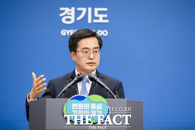 김동연 경기도지사가 6일 경기도청 브리핑룸에서 2024 본예산관련 언론 브리핑을 하고 있다/경기도