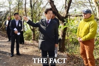  조규일 진주시장, 자전거도로 휴게 쉼터 조성 현장 점검