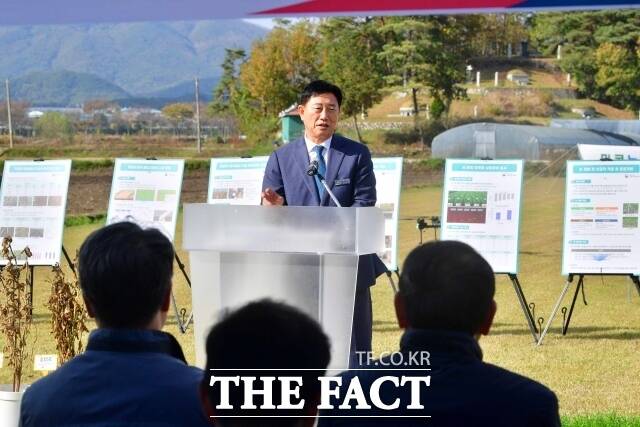 장성군은 7일 농촌진흥청 국립식량과학원과 함께 ‘밀·콩 논 이모작 안정생산 핵심기술 현장연시회’를 개최했다고 8일 밝혔다./장성군