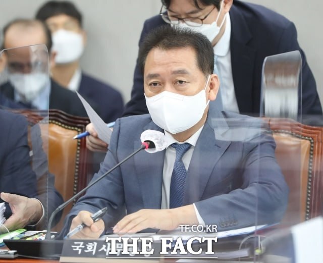 이광재 국회사무총장은 지난 8일 국회 운영위원회 국정감사에서 한국위에 대한 고발을 적극 검토하겠다고 밝혔다. /남윤호 기자