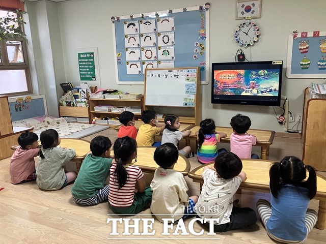 전북도는 2024년부터 만 3~5세 유아들의 무상보육·교육을 시행한다./더팩트DB