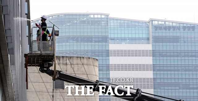 일요일인 오늘(12일)은  중국 북부에서 남쪽으로 이동하는 고기압의 영향을 받아 전국이 대체로 맑겠다. 아침 최저기온은 -7도에서 5도, 낮 최고기온은 4~5도가 되겠다. 서울은 최저 -3도에서 최고 5도. /더팩트 DB