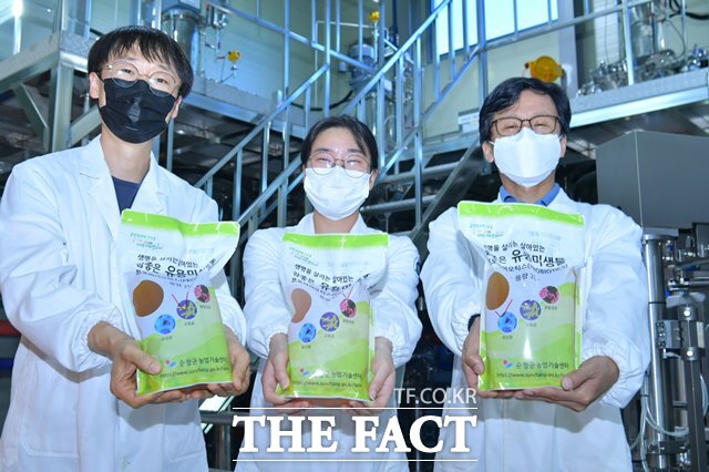 순창군 농업기술센터는 지난해부터 고초균(원예, 축산용), 유산균, 효모균, 광합성균 등을 공급했으며, 올해는 순창군 특허균인 버크홀데리아균을 활용해 고추 청고병 예방에 효과가 있는 ‘청고킬’을 제품화하는 등 총 6가지 농업 유용 미생물을 공급하고 있다./순창군