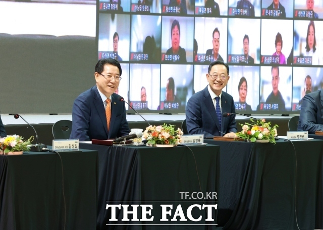 해남군은 13일 해남우슬체육관에서 김영록 전남도지사와 해남군민이 함께하는 2023 도민과의 대화를 개최했다고 14일 밝혔다./해남군