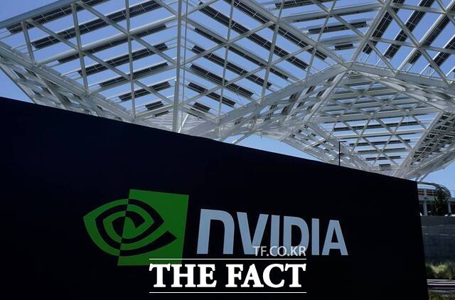 미국 반도체 기업 엔비디아가 새로운 AI칩을 선보이면서 역대 최고 주가에 근접했다. 미국 캘리포니아주 산타클라라에 있는 엔비디아 간판 모습. /AP.뉴시스