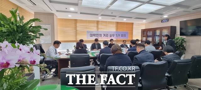 시는 지난 14일 안서동 대학인의 거리 조성 실무T/F 회의를 개최하고 16개 추진과제에 대한 점검을 실시했다. / 천안시