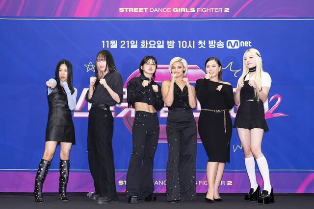 댄서 리아킴 바다 아이키 커스틴 가비 펑키와이(왼쪽부터)가 21일 오전 11시 서울 마포구 상암 스탠포드호텔 그랜드볼룸에서 열린 Mnet 예능프로그램 스트릿댄스 걸스 파이터2 제작발표회에 참석했다. /Mnet
