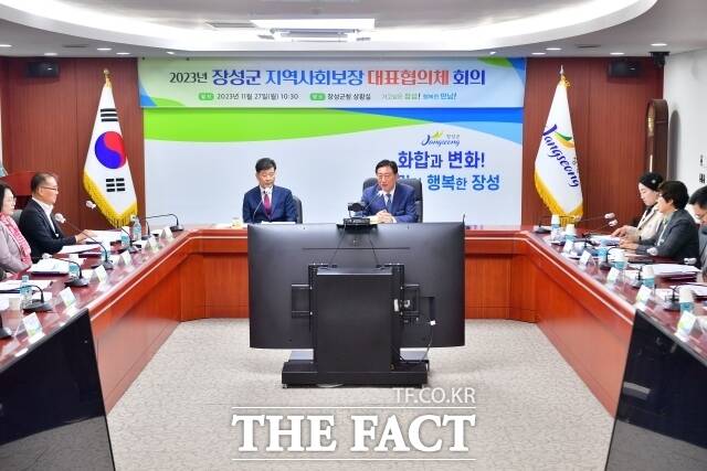장성군은 27일 군청 상황실에서 ‘지역사회보장 대표협의체 2차 회의’를 협의체 대표위원들과 김한종 군수, 담당 공무원 등 20여 명이 참석한 가운데 개최했다.