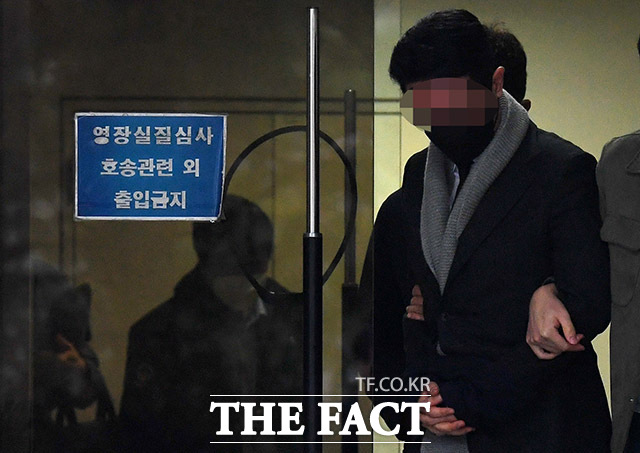 유흥업소 여실장을 통해 배우 이선균(48)씨에게 마약을 공급한 혐의를 받는 강남 피부과 의사의 구속영장이 기각됐다. /남용희 기자
