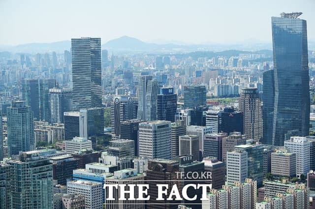 은행권은 지난달 29일 서울 중구 은행연합회에서 은행권 민생 금융 지원 방안 태스크포스(TF)를 구성하고 첫 회의를 열었다. /더팩트 DB