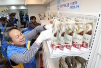  진옥동 등 신한금융 그룹사 CEO, 쪽방촌 주민 위한 봉사활동 펼쳐
