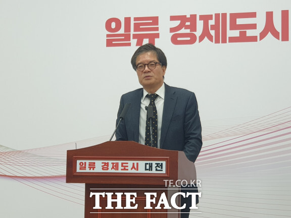 이석봉 대전시 경제부시장이 4일 시청기자실에서 브리핑을 하고 있다. / 대전=최영규 기자