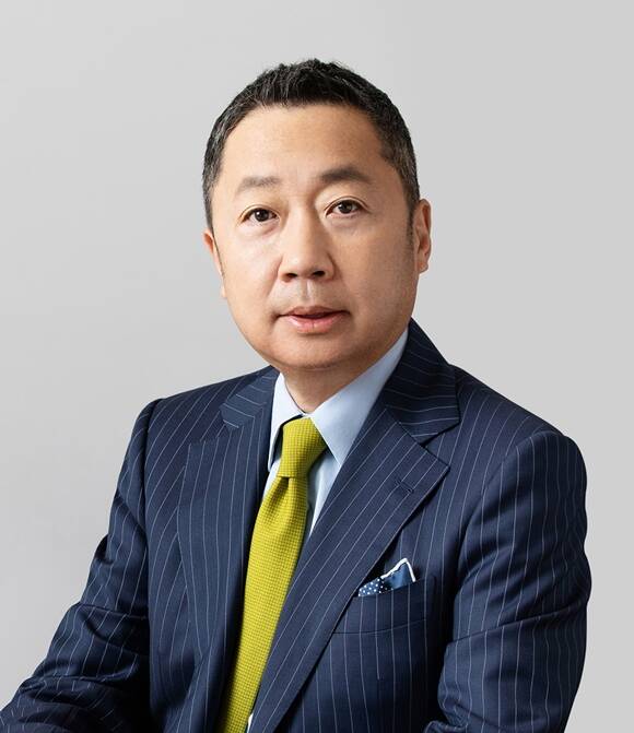 박정원 회장이 이끄는 두산그룹이 6일 이웃 사랑 성금 20억 원을 기부했다. /두산그룹