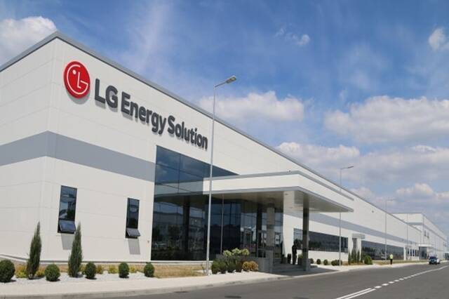 LG에너지솔루션이 폴란드 배터리 팩 제조·판매 기업 ICPT와 배터리 모듈 공급 계약을 체결했다. 사진은 LG에너지솔루션 폴란드 브로츠와프 공장. /LG에너지솔루션