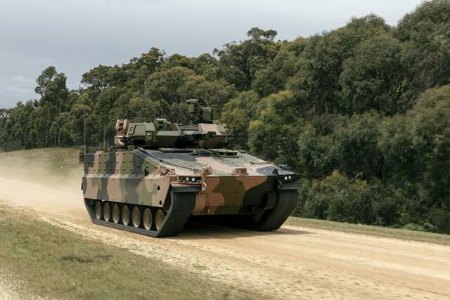 한화에어로스페이스는 호주 법인(HDA)과 호주 국방부 간 미래형 궤도 보병전투장갑차(IFV) 레드백 129대를 공급하는 본계약을 체결했다고 밝혔다. /한화에어로스페이스