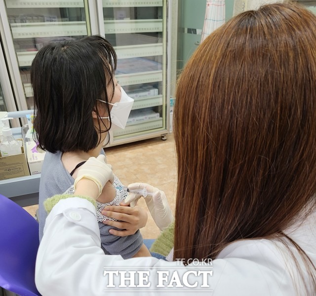 전북도가 사람유두종바이러스(이하 HPV) 감염증 예방을 위해 12~17세 여성 청소년의 예방접종을 당부했다./더팩트DB