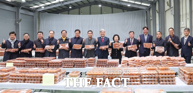 12일 산청군 시천면 산청곶감유통센터에서 지리산 산청곶감 초매식이 열렸다./산청군