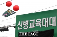  '현수막에 에드벌룬까지' 아미의 BTS 정국-지민 입대 응원법 [TF사진관]