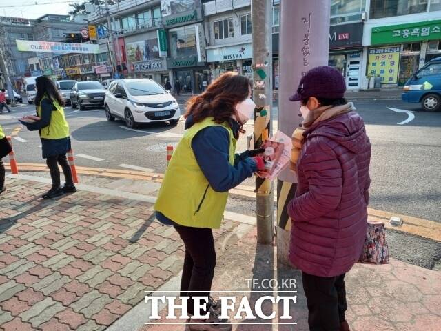 고흥군은 겨울철에 특히 취약한 위기가정을 위해 ‘겨울철 복지 위기가구 발굴·지원대책’을 수립하고 12월부터 내년 2월까지 집중 발굴 기간을 운영해 긴급복지지원 등 맞춤형 생활 안정을 지원한다고 13일 밝혔다./고흥군