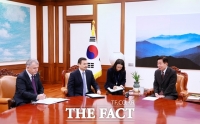  김 의장, 카자흐·타지키 대사 접견…교역·투자·원전 협력 논의
