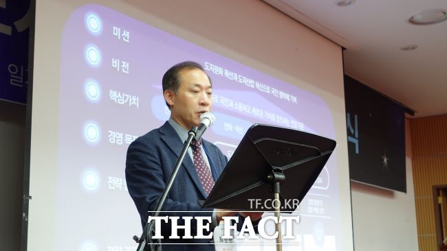 ESG 경영을 선포하고 있는 최문환 한국도자재단 대표./한국도자재단